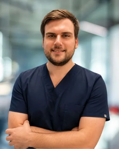 Dr Janus Bezuidenhout